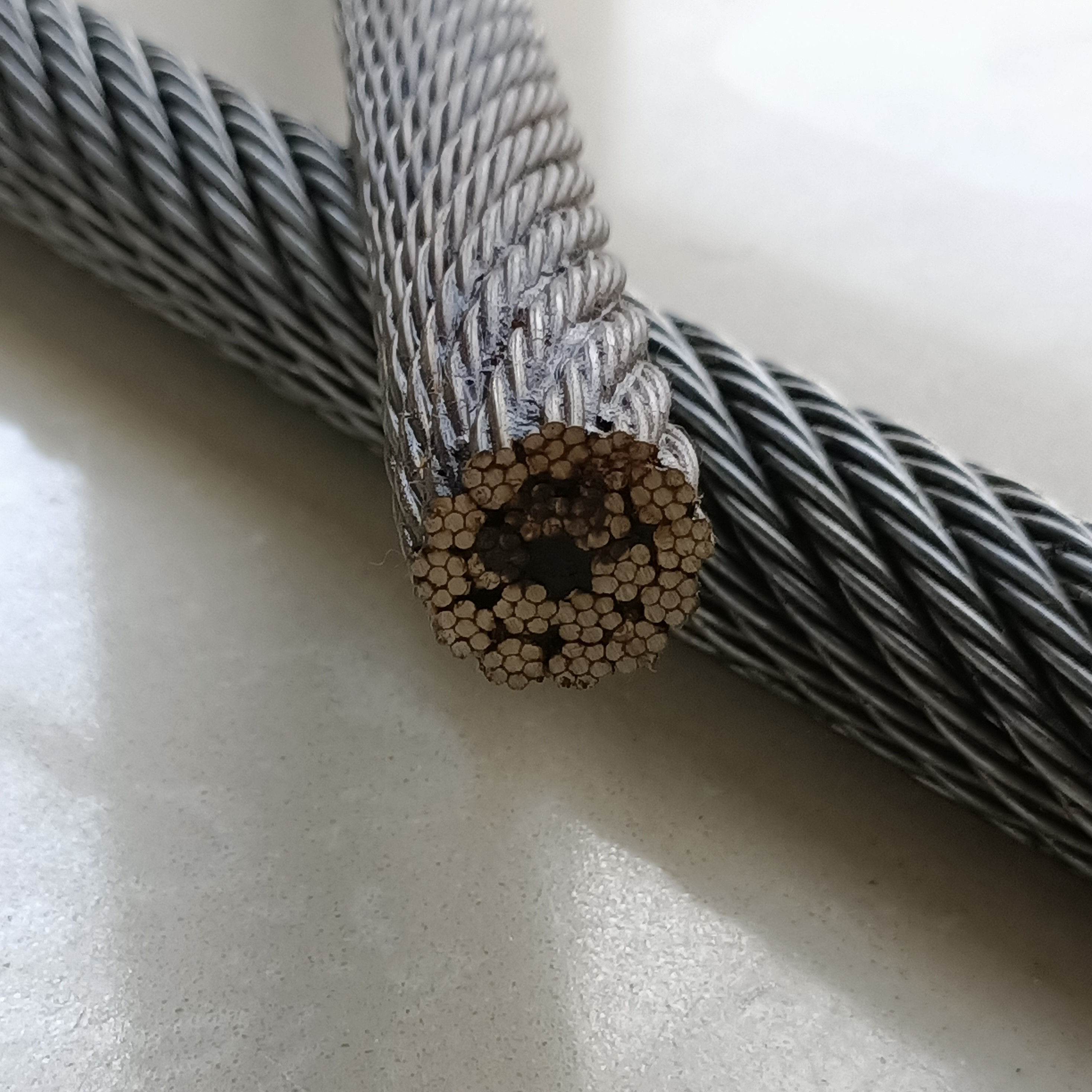 Cuerda de alambre de acero modificada para requisitos particulares no giratoria 18 * 7FC 18MM